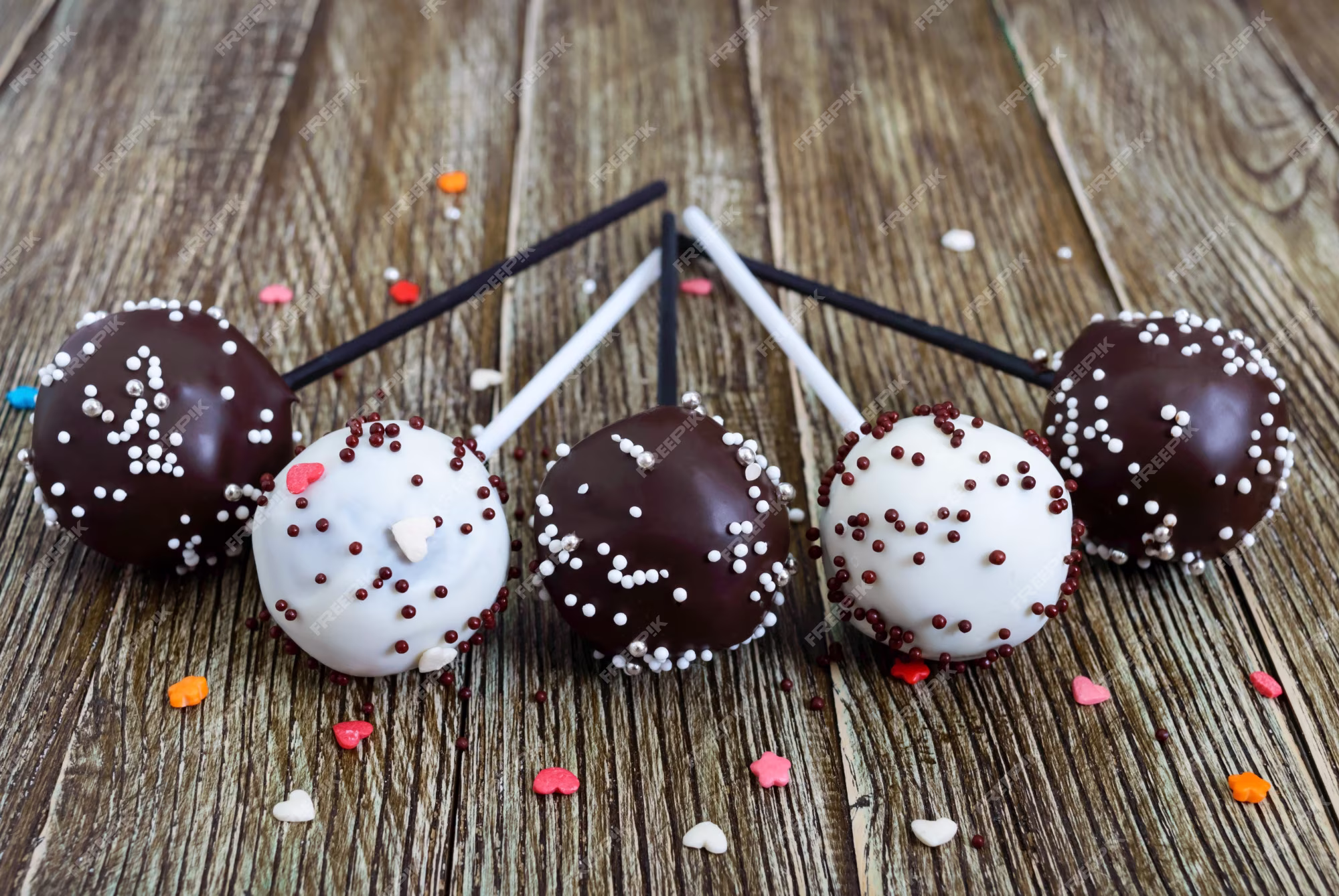 mosit cake circles on lollipop sticks